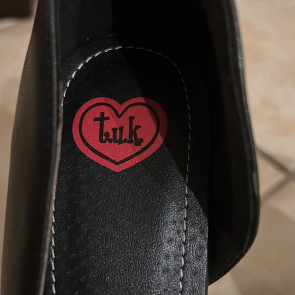 T.U.K. Black Leopard Print Bow Peep Toe with Heart Cut Out Heel size 11 - Picture 6 of 10